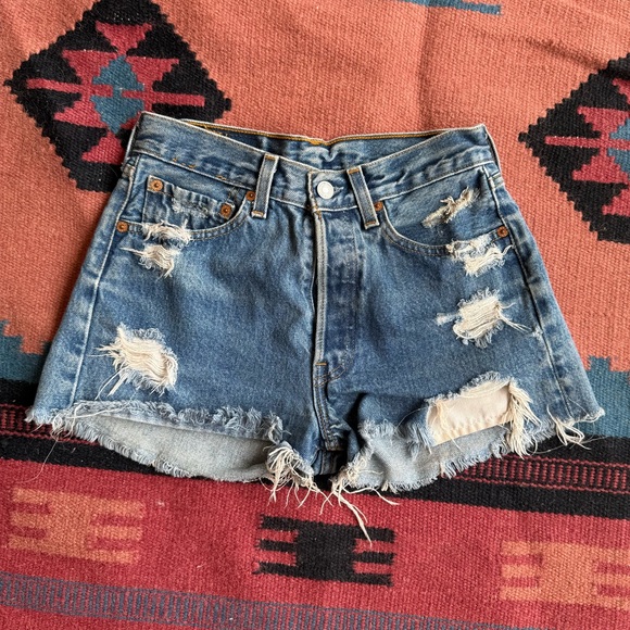 Levi 501 Button Fly Denim mid rise Cutoff Shorts size 27 - Picture 1 of 8